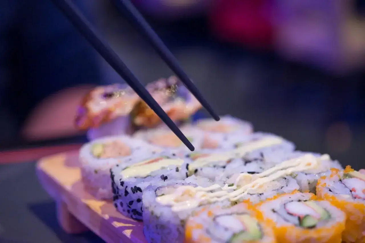 Ł&oacute;dź ramen sushi wegańskie jedzenie