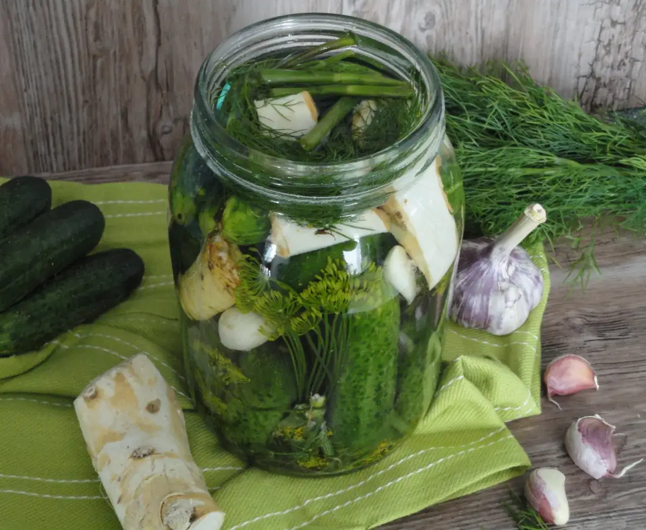 liście dębu wiśni porzeczki do ogórków małosolnych