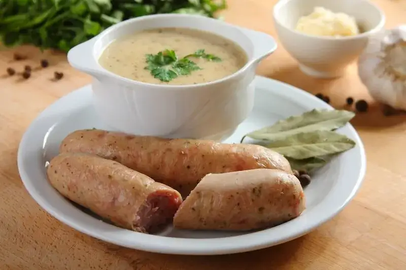 Zdjęcie Kiełbasa biała surowa - tradycja, smak i najlepsze przepisy