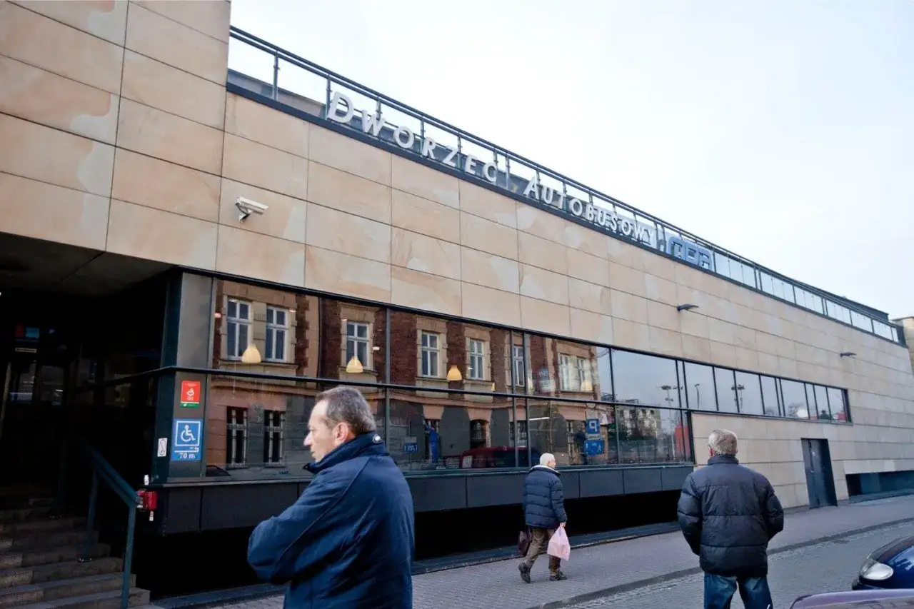 Dworzec autobusowy MDA Kraków widok z zewnątrz