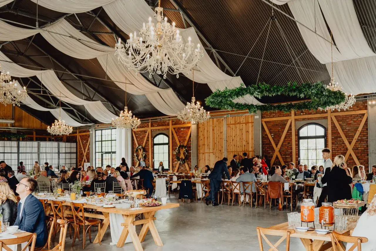 stodoła na wesele wnętrze dekoracje