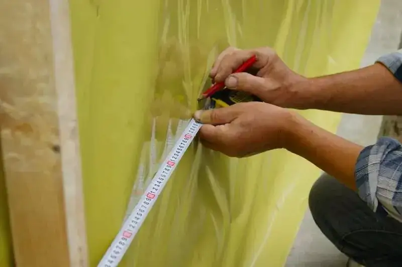 narzędzia i materiały do montażu folii paroizolacyjnej