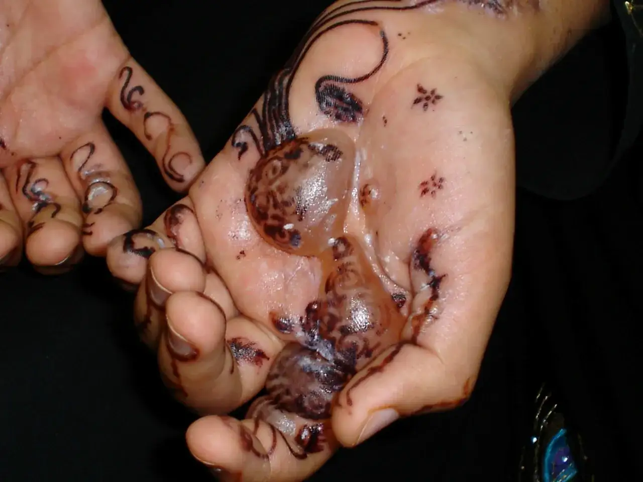 bezpieczna naturalna henna vs czarna henna reakcja alergiczna