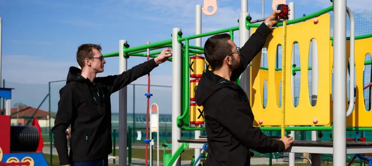 Kontrola bezpieczeństwa placu zabaw