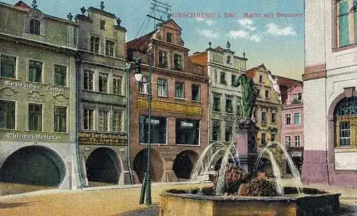 Jelenia Góra Rynek kamieniczki fontanna Neptuna