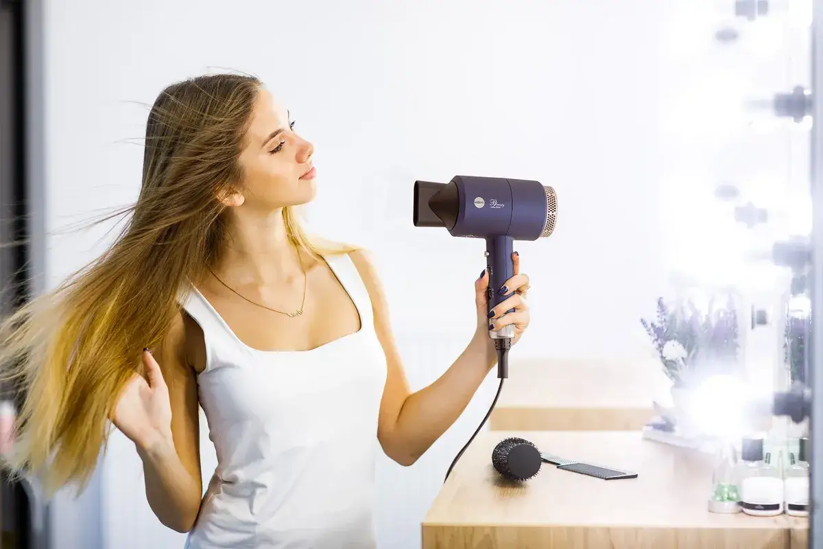 różne typy suszarek do włosów