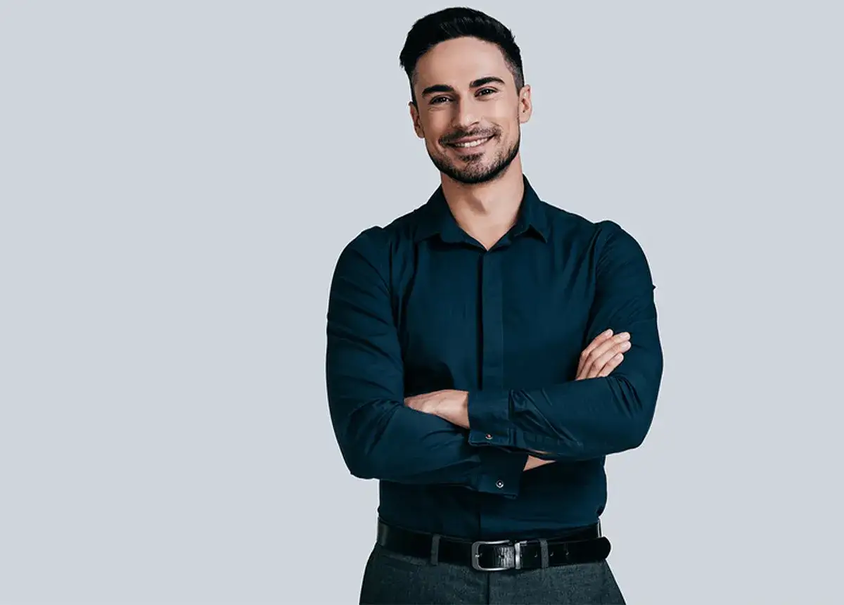 Granatowa koszula i bordowe spodnie, Granatowa koszula i zielone spodnie, Granatowa koszula total look