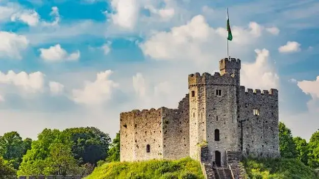 Zdjęcie Zamek w Cardiff: Odkryj jego fascynującą historię i atrakcje turystyczne