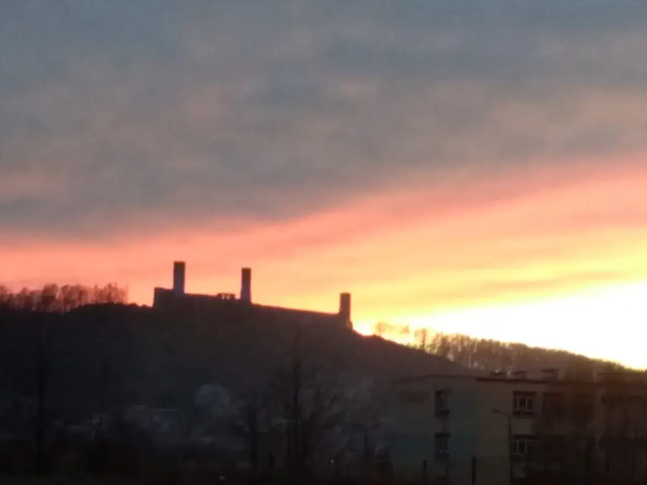 Zamek w Chęcinach ruiny zach&oacute;d słońca