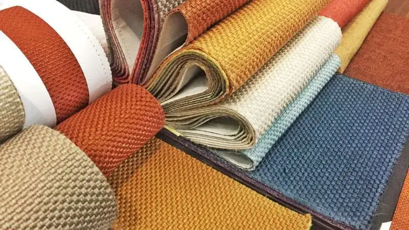 rodzaje tkanin tapicerskich do pokrowc&oacute;w