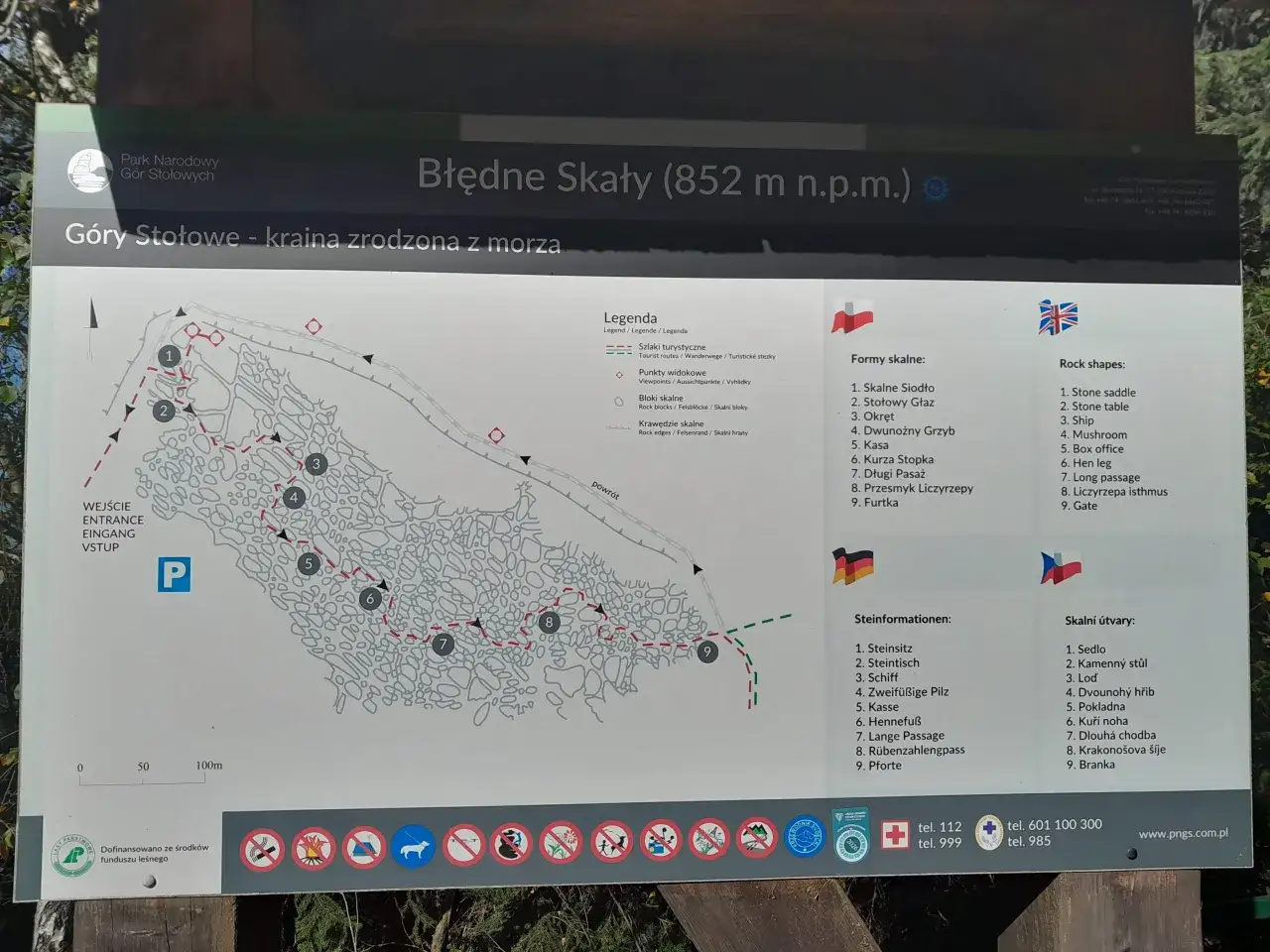 Mapa turystyczna Błędne Skały w Górach Stołowych. Oznaczenia szlaków, punktów widokowych i form skalnych. Parking w pobliżu.