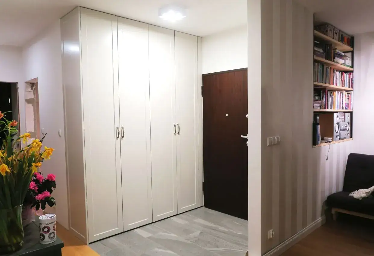 szafa na wymiar wnęka przedpok&oacute;j