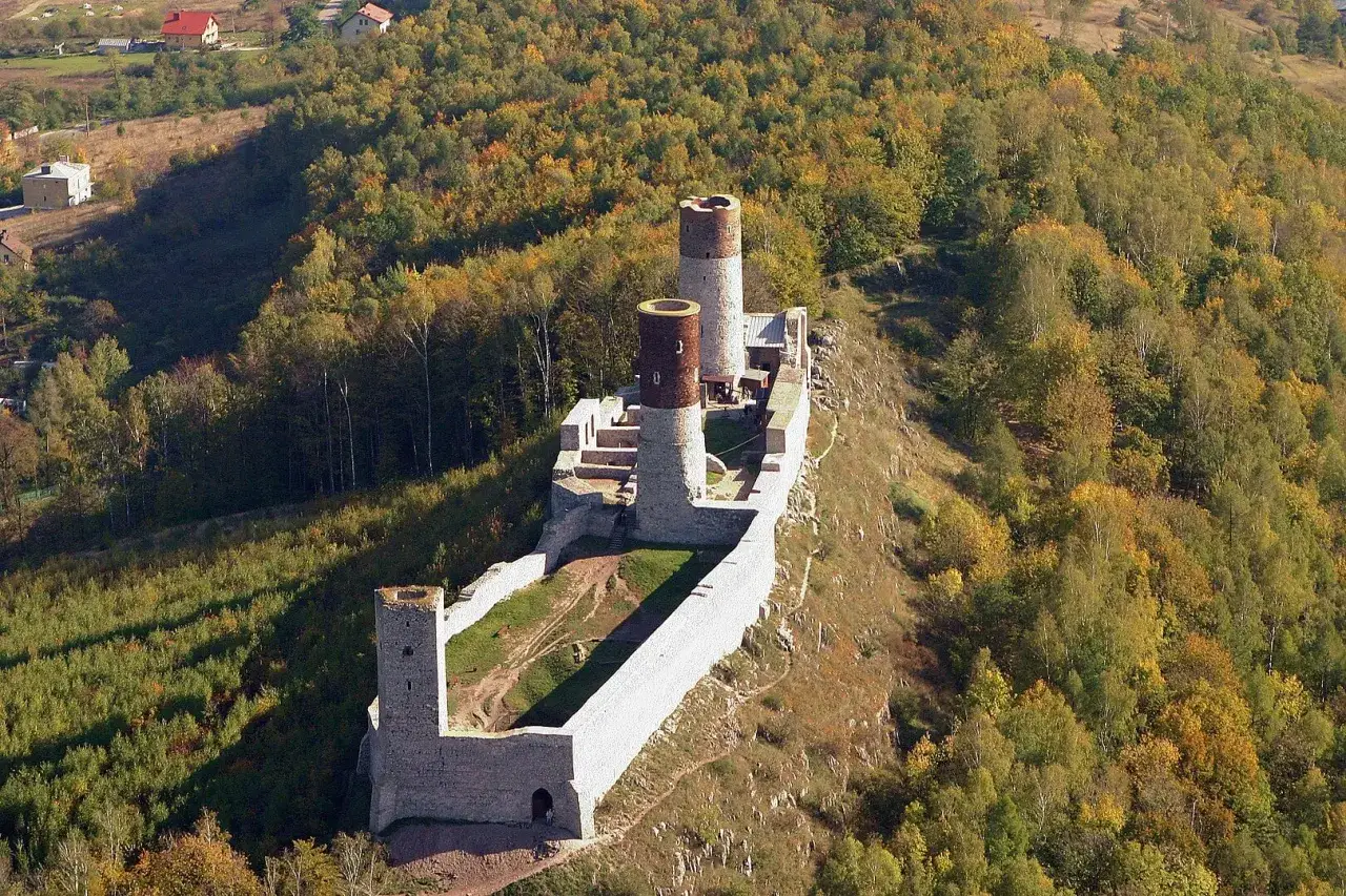 Zamek Królewski w Chęcinach ruiny widok z lotu ptaka