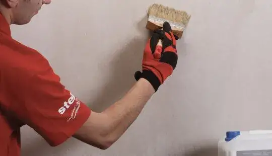 przygotowanie ściany pod panele dekoracyjne gruntowanie