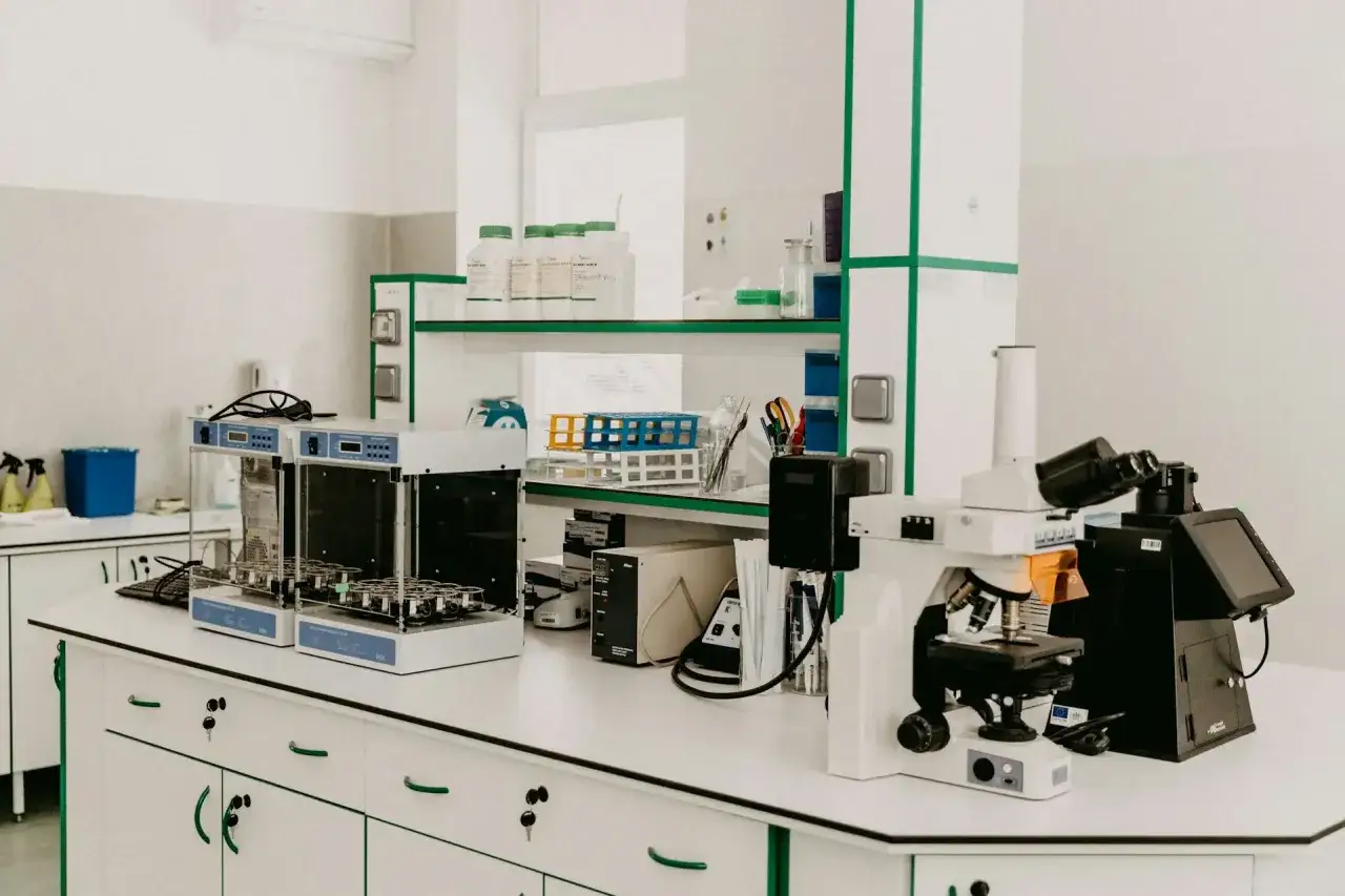wyposażenie laboratorium chemicznego