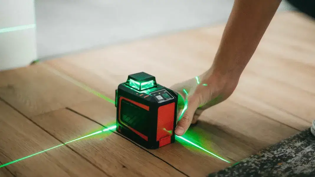 Poziomica laserowa prace wykończeniowe wnętrz
