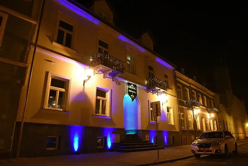 Radom rynek wieczorem restauracje