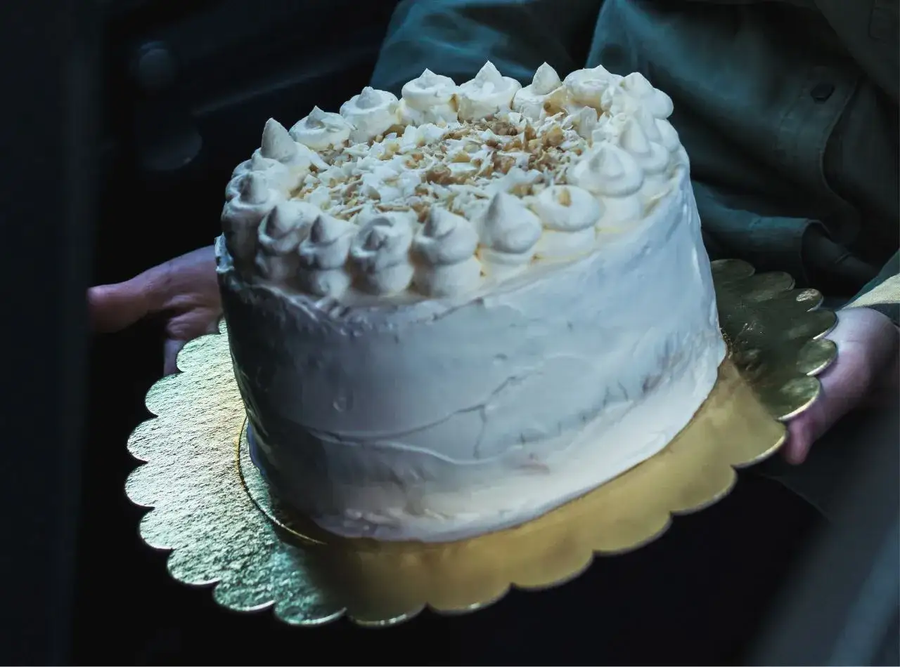 Transport ciasta w torbie termoizolacyjnej w samochodzie