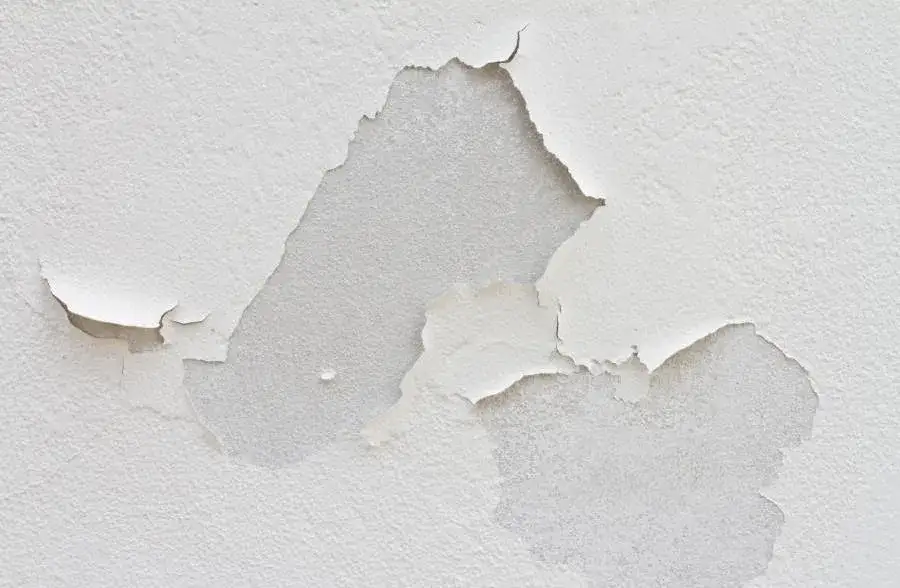 błędy gruntowania ścian efekty (smugi, łuszcząca farba, odchodząca taśma)