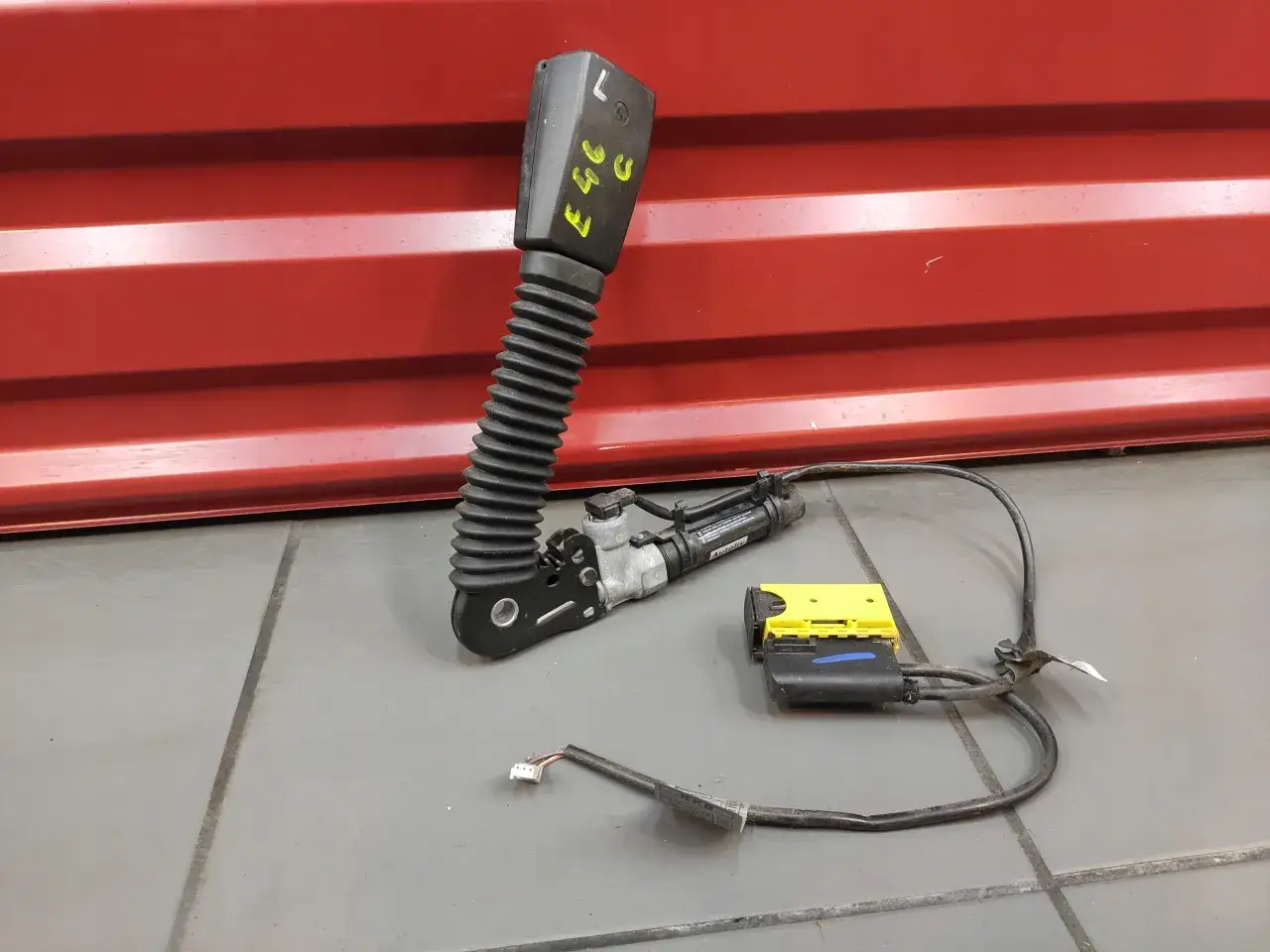 mechanizm napinacza pasa bezpieczeństwa pirotechnicznego