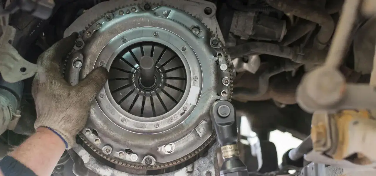 Mechanik sprawdza sprzęgło. Gdy wciskam gaz, obroty rosną, a auto nie przyspiesza.