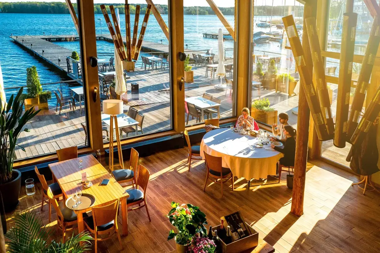 Restauracje Olsztyn widok na jezioro Ukiel