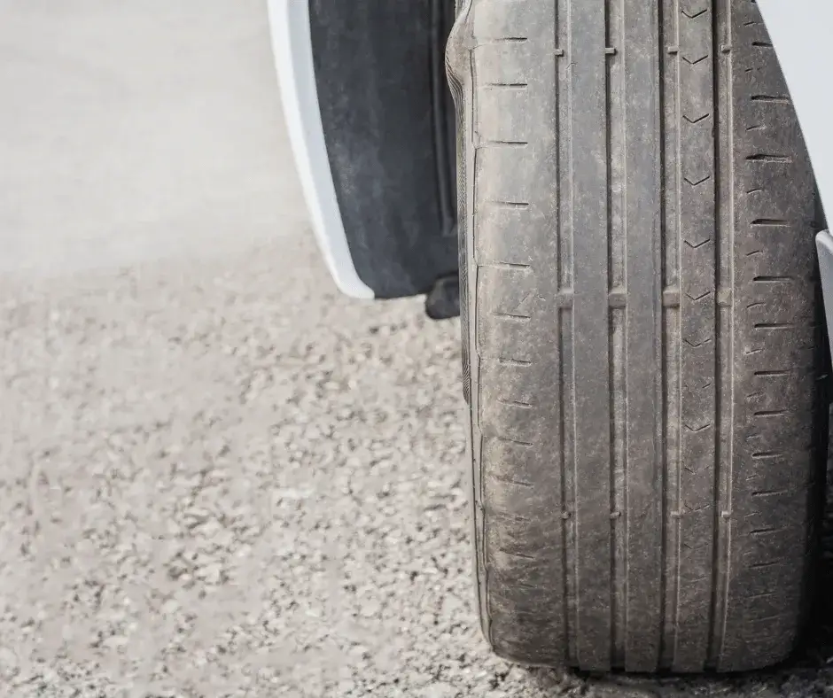 zużyta opona pęknięcia wybrzuszenia