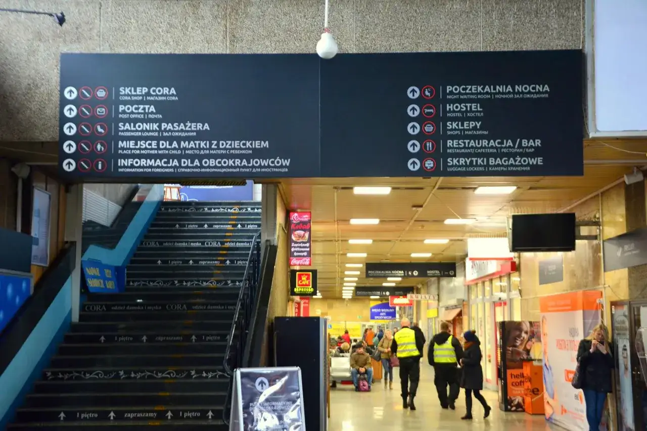 Tablica odjazd&oacute;w autobus&oacute;w Dworzec Zachodni Warszawa