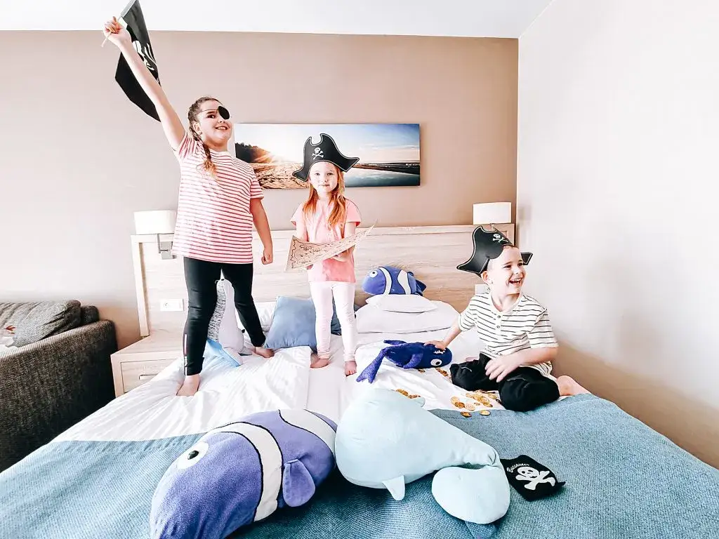 Rodzinny hotel nad morzem pok&oacute;j z udogodnieniami dla dzieci