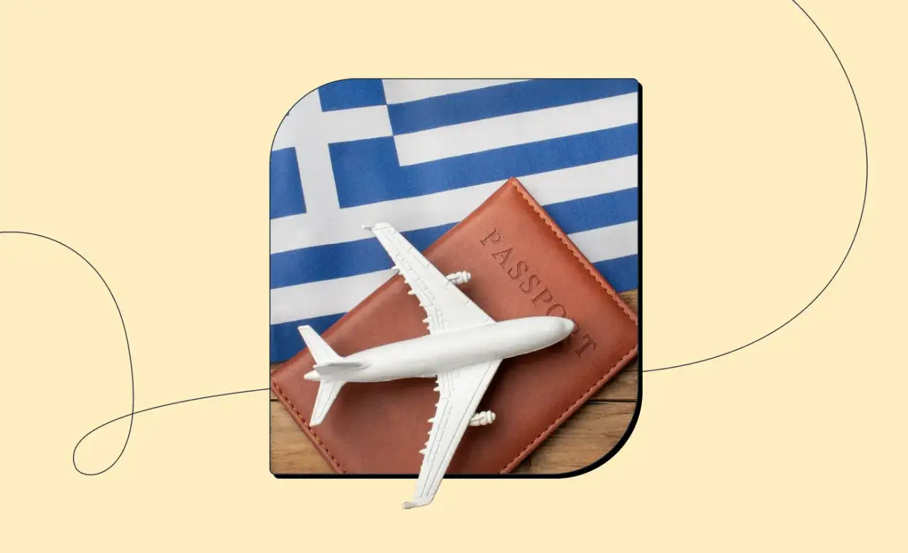 Paszport i model samolotu na tle flagi Grecji. Czy potrzebny paszport do Grecji samolotem? Tak, do podróży lotniczych do Grecji potrzebny jest paszport.
