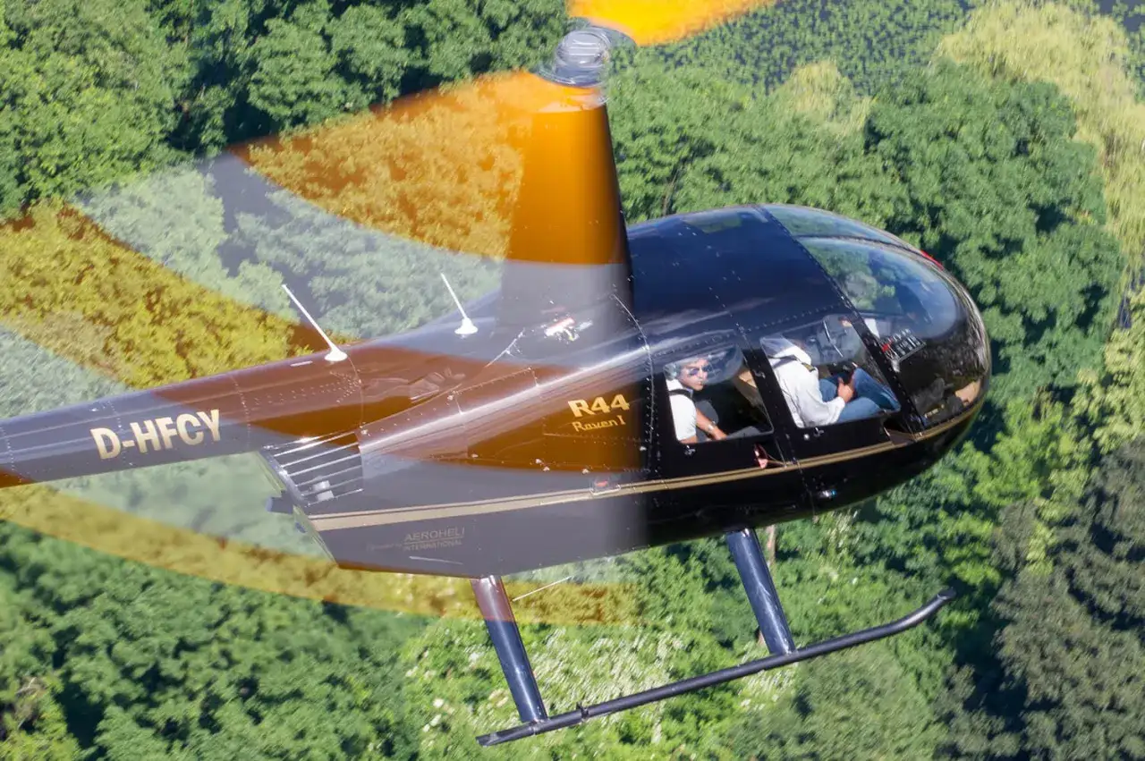 Helikopter widokowy nad miastem Polska