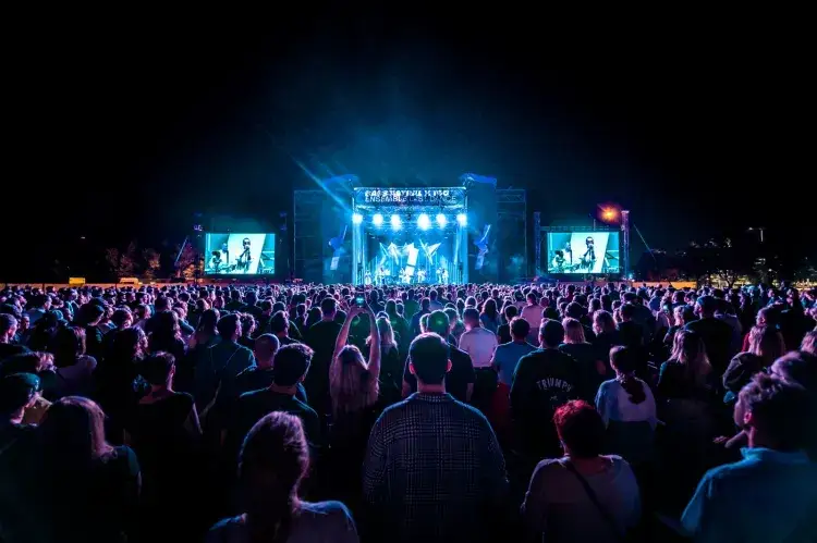 Bass Astral koncert atmosfera publiczność energia