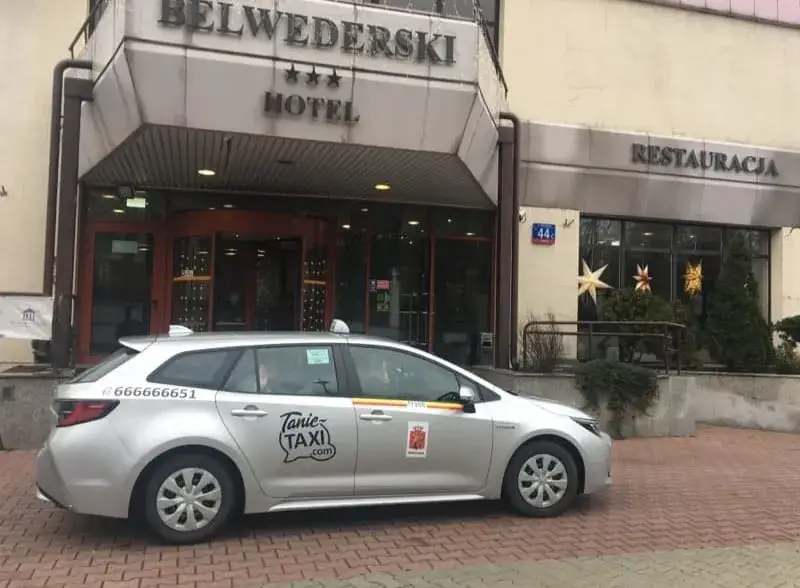 Zdjęcie Najtańsze taxi w Warszawie – sprawdź ceny i opinie, aby zaoszczędzić