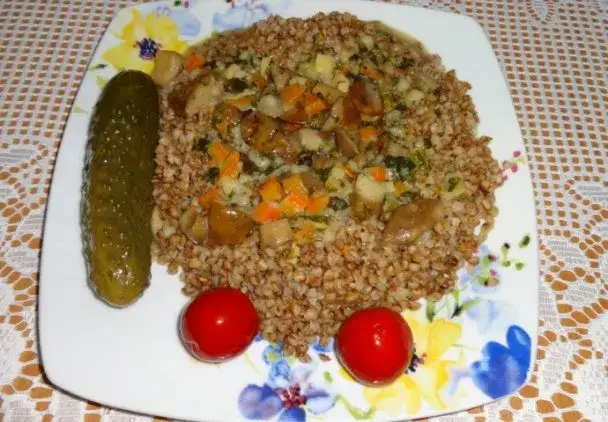 Zdjęcie Prosty sos do kaszy z niczego: 5 szybkich przepisów krok po kroku