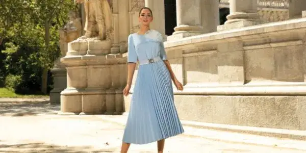 Zdjęcie Jaka suknia na wesele syna, aby nie przyćmić panny młodej?