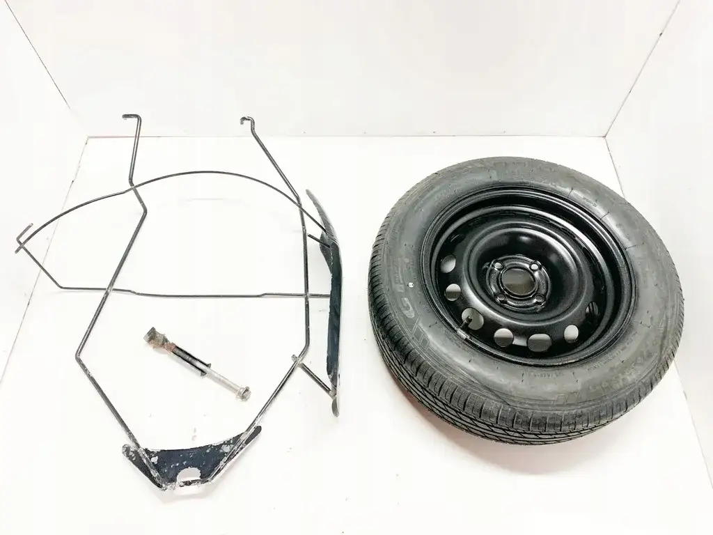 Zdjęcie Jak łatwo i bezpiecznie wyjąć koło zapasowe w Citroenie Berlingo – krok po kroku