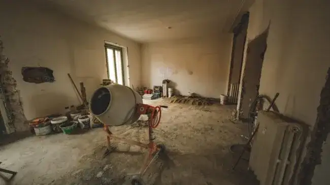 Zdjęcie Jak wyczyścić betoniarkę i uniknąć kosztownych uszkodzeń sprzętu