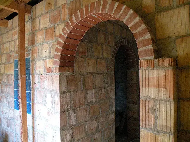 Zdjęcie Jak zrobić łuk z cegły - uniknij najczęstszych błędów w budowie