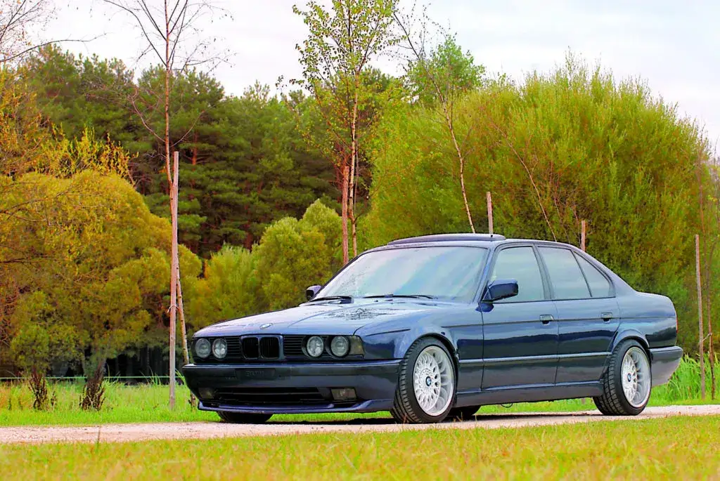 Zdjęcie Tuning BMW E34: Jak zwiększyć moc i osiągi bez ryzyka?
