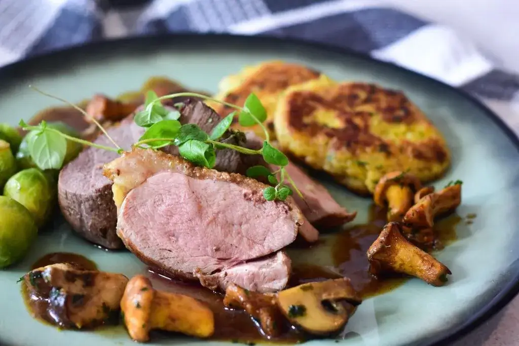 Zdjęcie Jak długo piec pierś z kaczki w piekarniku, by była soczysta?