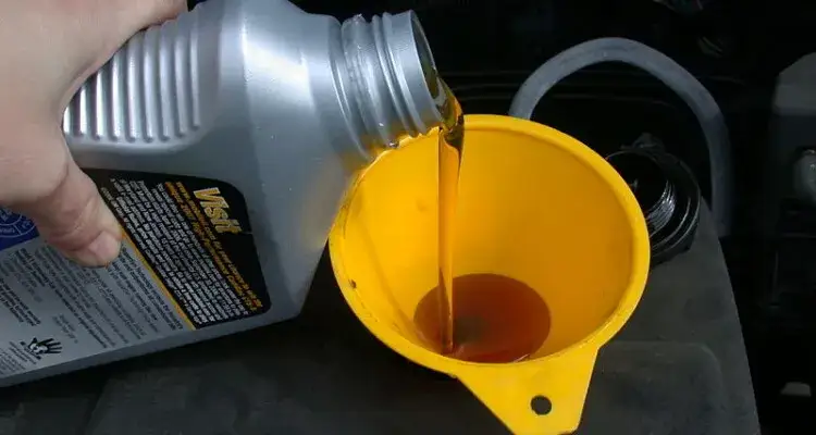 Zdjęcie Jaki olej do silnika benzynowego z przebiegiem 300 tys - wybierz mądrze