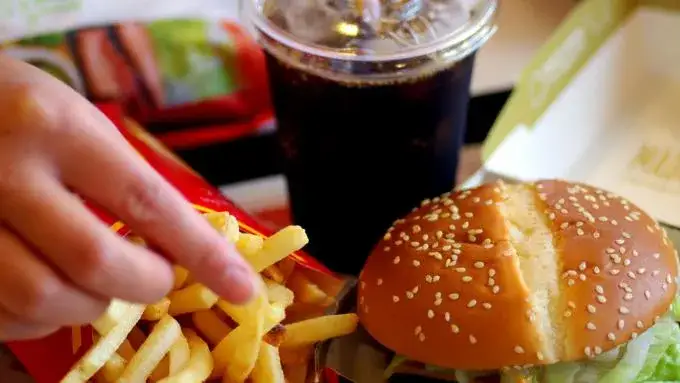 Zdjęcie Ile kcal ma drwal z kurczakiem? Zaskakujące wartości odżywcze!