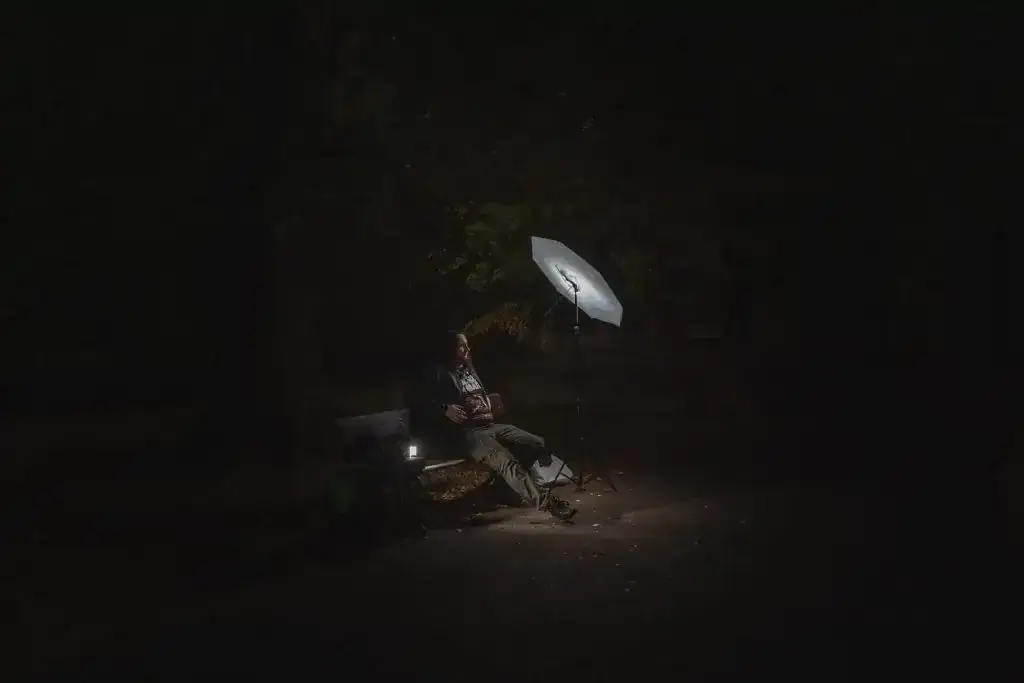 Zdjęcie Jak zrobić czarne tło na zdjęciu - proste triki i techniki