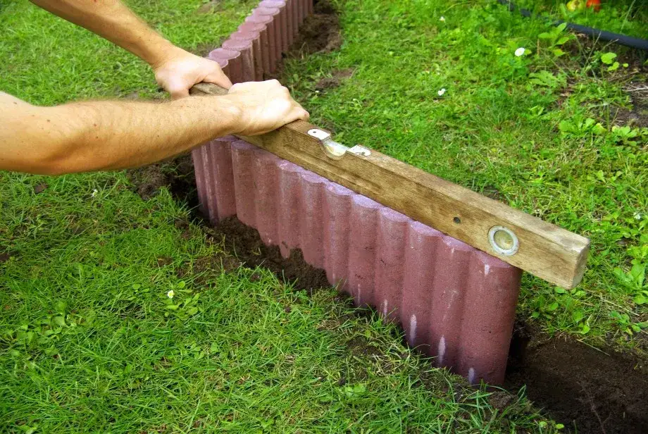 Zdjęcie Z czego zrobić obwódki w ogrodzie? TOP materiały i pomysły DIY