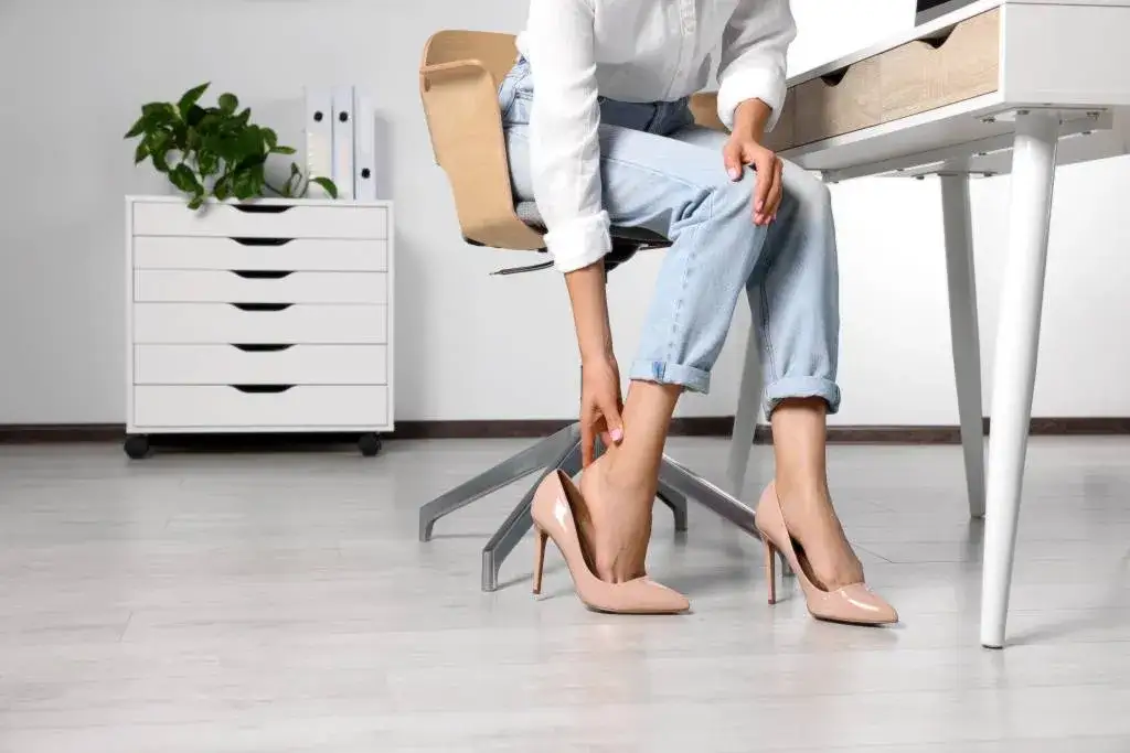 Zdjęcie Jak wiazac buty na obcasie, aby uniknąć b&oacute;lu i dyskomfortu