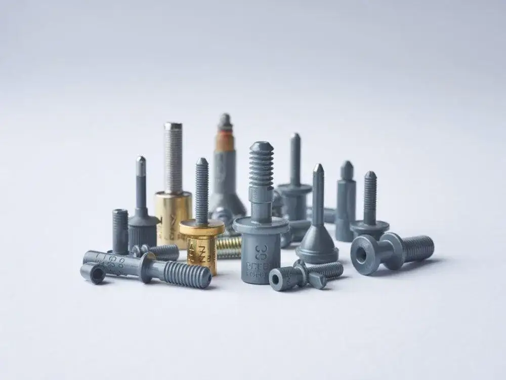 Zdjęcie Jakie kołki do mocowania szafki umywalkowej wybrać, aby nie zawieść?