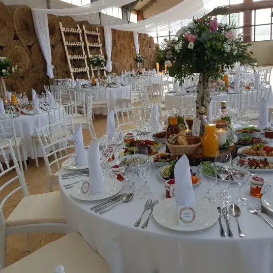 Zdjęcie Ile kosztuje catering na komunię? Sprawdź ceny i opcje usług