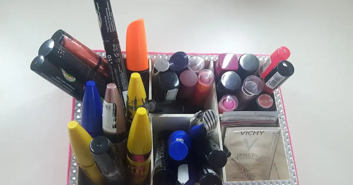 Zdjęcie Jak zrobić organizer na kosmetyki z recyklingu – proste i tanie pomysły