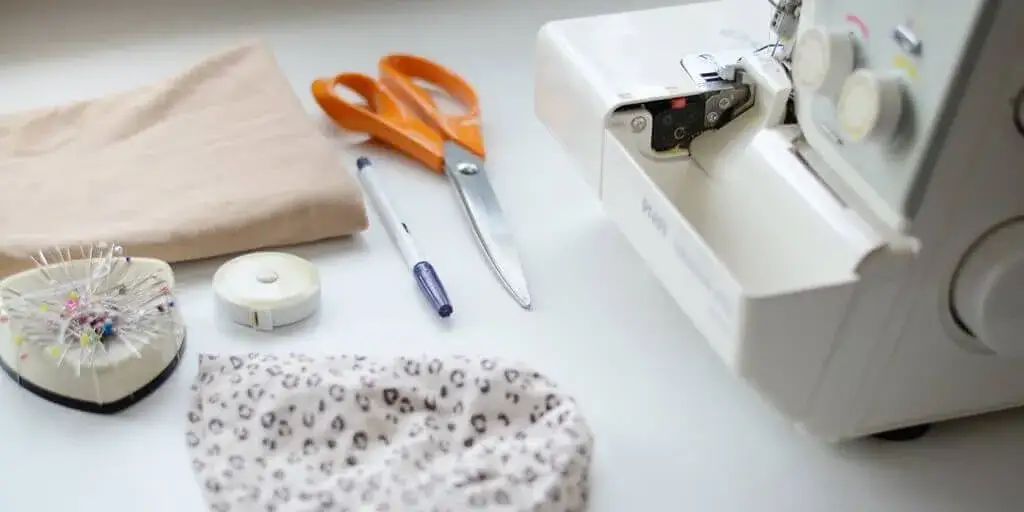 Zdjęcie Jak łatwo uszyć czapkę z weluru – prosty poradnik krok po kroku dla każdego