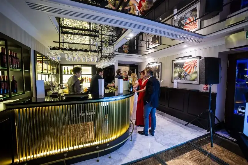 Zdjęcie Hotel Sixty Six Warszawa: Kulisy zamknięcia i co czeka legendę?